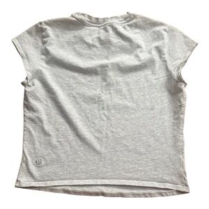 Lululemon Gray Short Sleeve Tee Size 6 Athletic Yoga Workout Top Minimalist